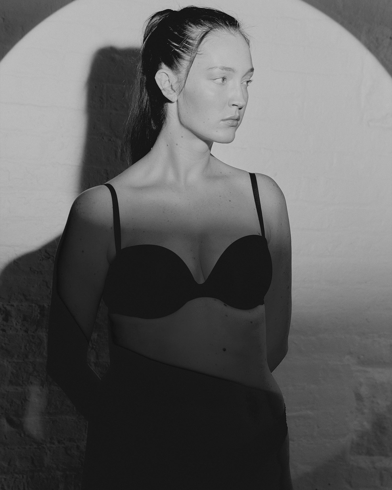 Goddess Plunge Strapless Bra - Black