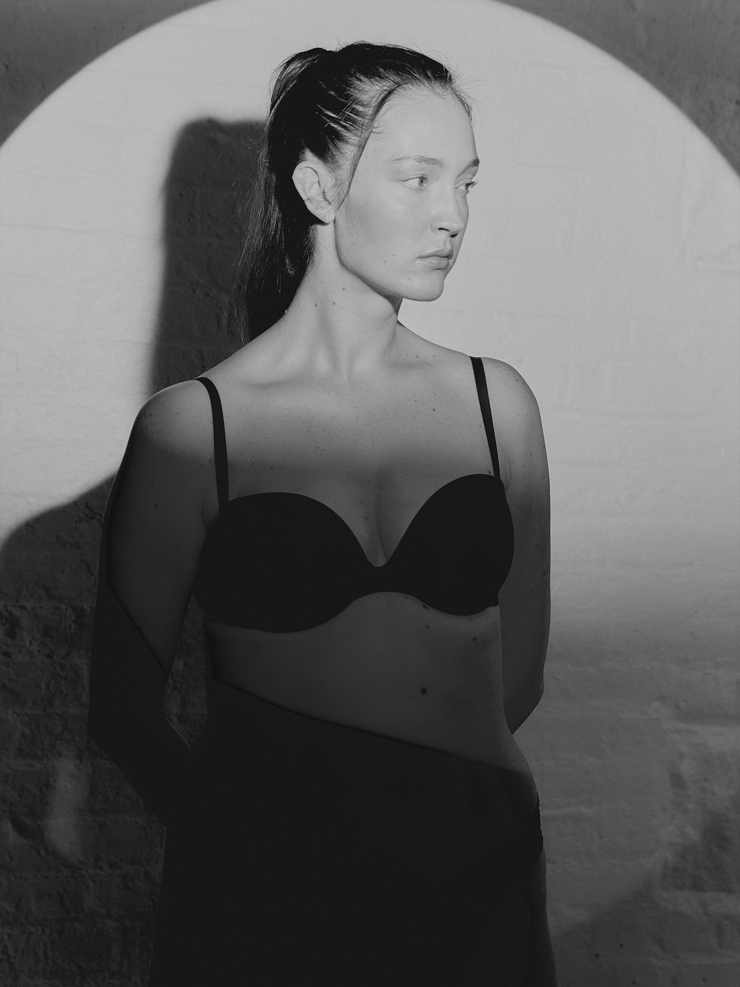 Goddess Plunge Strapless Bra - Black