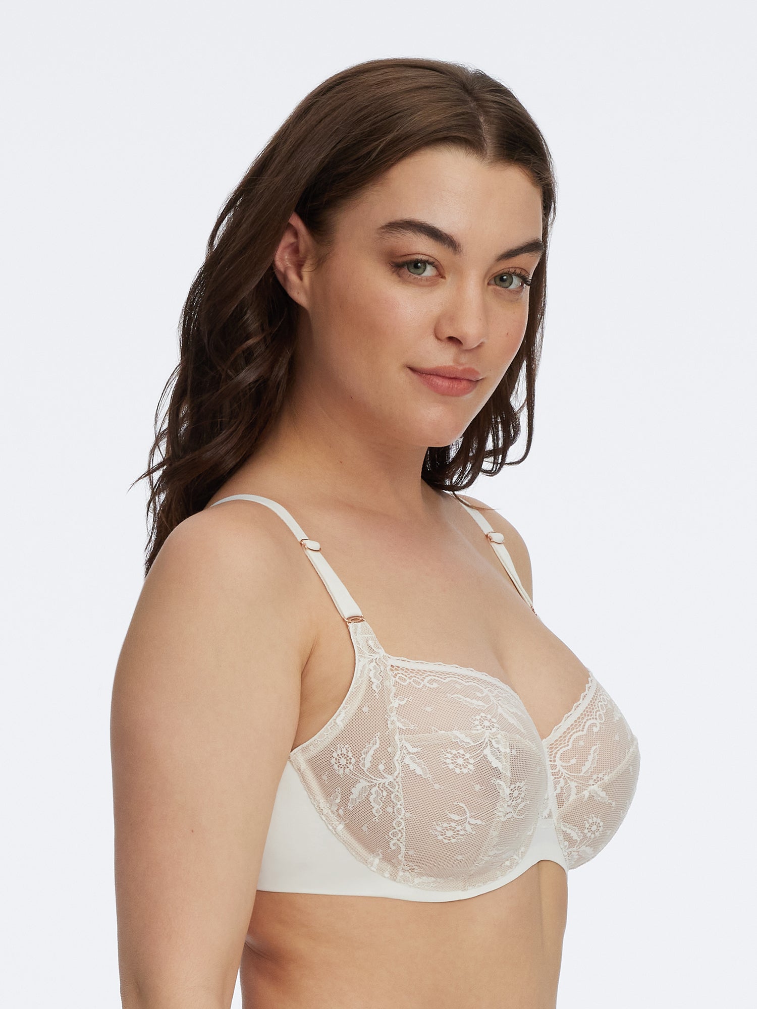 Comfortable full cup bra, beautiful lace, wide shoulder straps, B