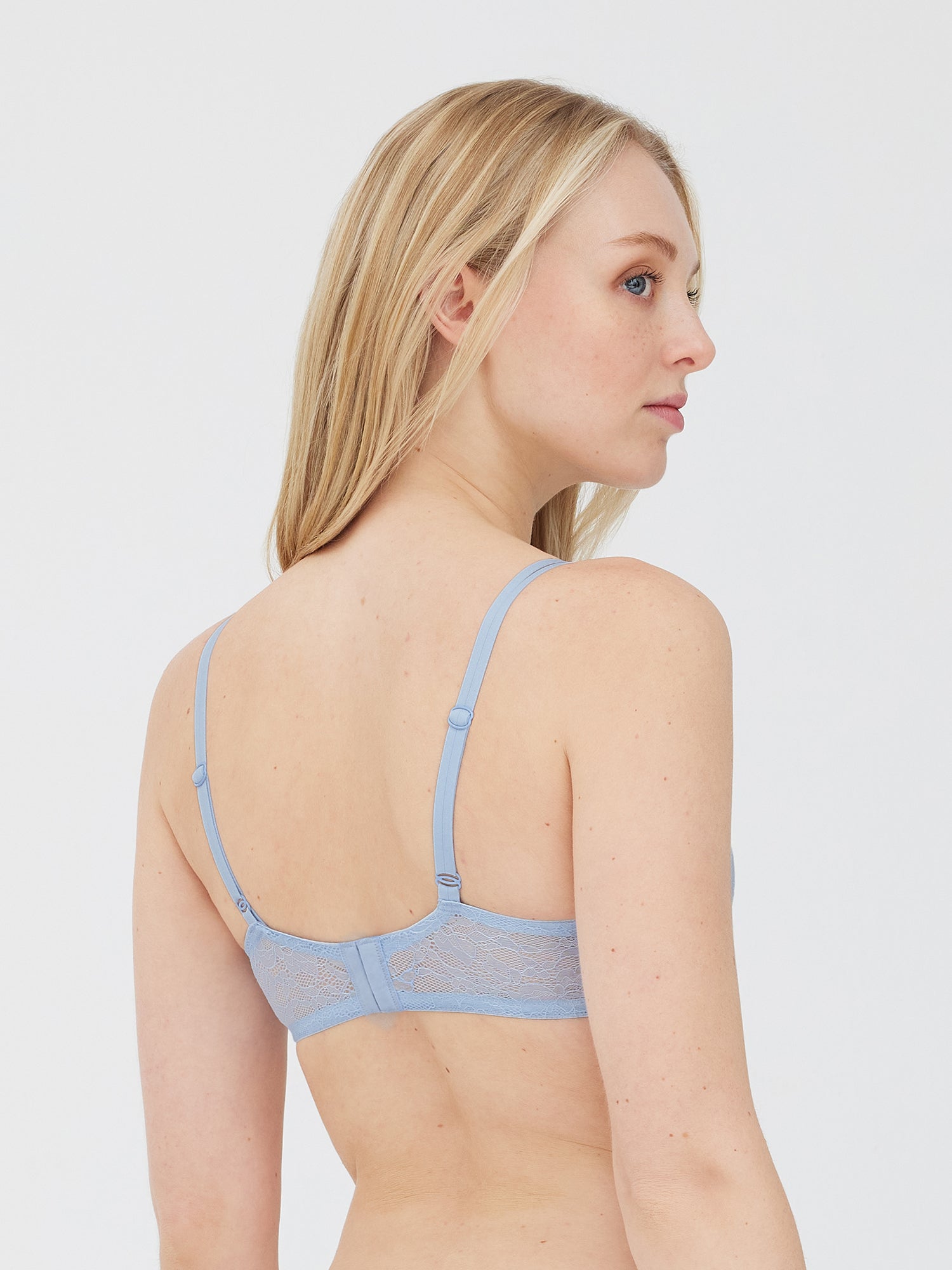 Skarlett Blue Breathless Everyday Full Coverage T-Shirt Bra with Smooth  Contour Pads : : Clothing, Shoes & Accessories